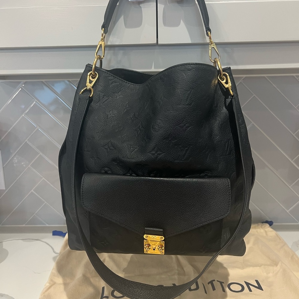 Louis Vuitton empreinte black handbag. Comes with duster 💯 authentic